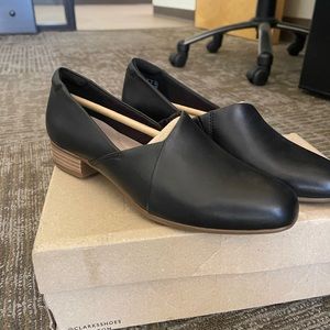 Clarks Juliet Palm Black Leather Loafer size 6.5 EU 37 new in box